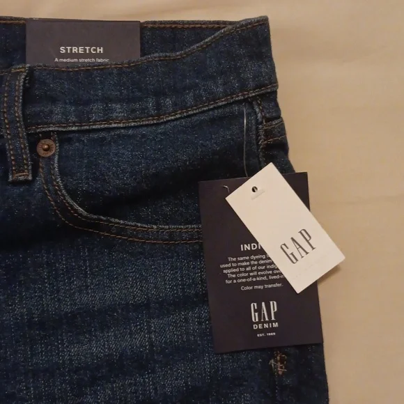 Gap 5" Short Stretch Mid-Rise 28 10 NWT - Picture 2 of 4
